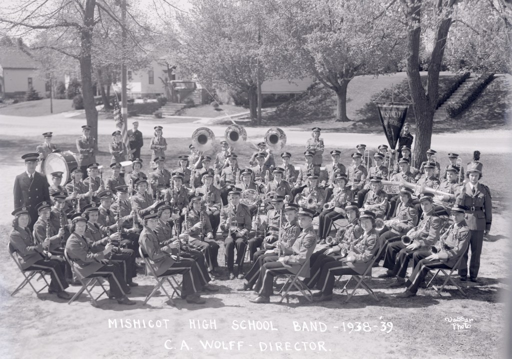 Mishicot High School Band —&nbsp;1938–1939